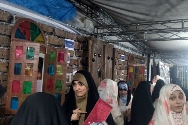 حضور دانش‌آموزان دختر در پنجمین روز کنگره ۵۵۸۰ شهید استان البرز