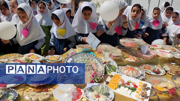 نواختن زنگ سلامت در مدرسه دخترانه ضحی ۱ شهرستان شیروان