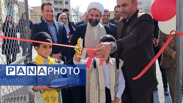 افزایش شور و نشاط دانش‌آموزان با افتتاح زمین چمن جدید دبستان امید و نوید فارسان