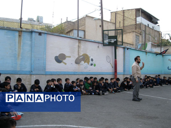 اجرای مانور زلزله در دبستان سمیه قم