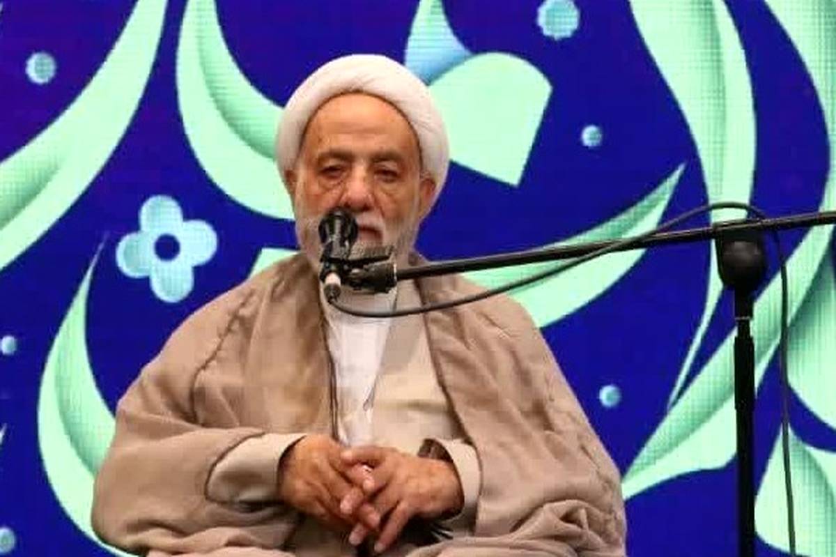 معلمان، مدیران و مسئولان موظفند که دانشآموزان را به نماز ترغیب کنند