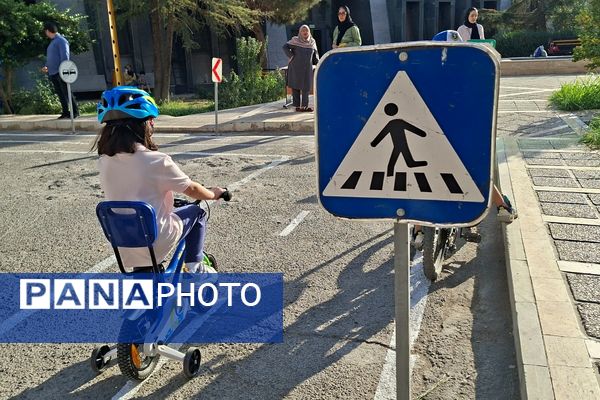 مسابقه دوچرخه‌سواری همیاران ترافیک در فرهنگسرای امام‌علی(ع) شهرک وایین شهریار