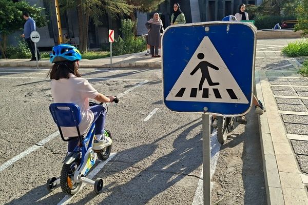 مسابقه دوچرخه‌سواری همیاران ترافیک در فرهنگسرای امام‌علی(ع) شهرک وایین شهریار