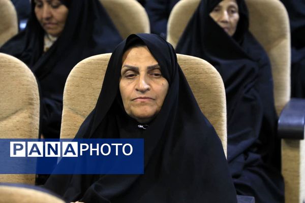 جلسه گرامیداشت و تجلیل از پدران و مادران شهدا 
