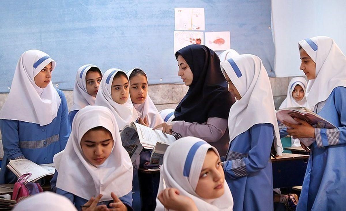 تقدیر از معلمان نمونه گامی مثبت در جهت بهبود کیفیت آموزش و پرورش کشور است