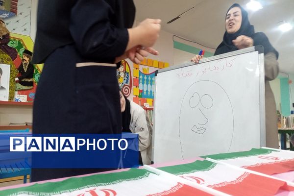 بازدید دانش‌آموزان دبیرستان عفت از کانون پرورش فکر کودکان و نوجوانان پارس‌آباد
