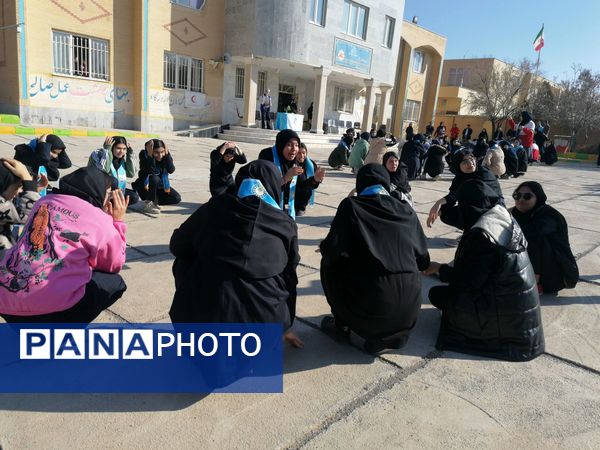 نواختن زنگ زلزله در دبیرستان کوشش شهرستان فاروج 