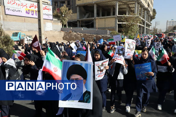 راهپیمایی روز دانش‌آموز در محمدشهر کرج 