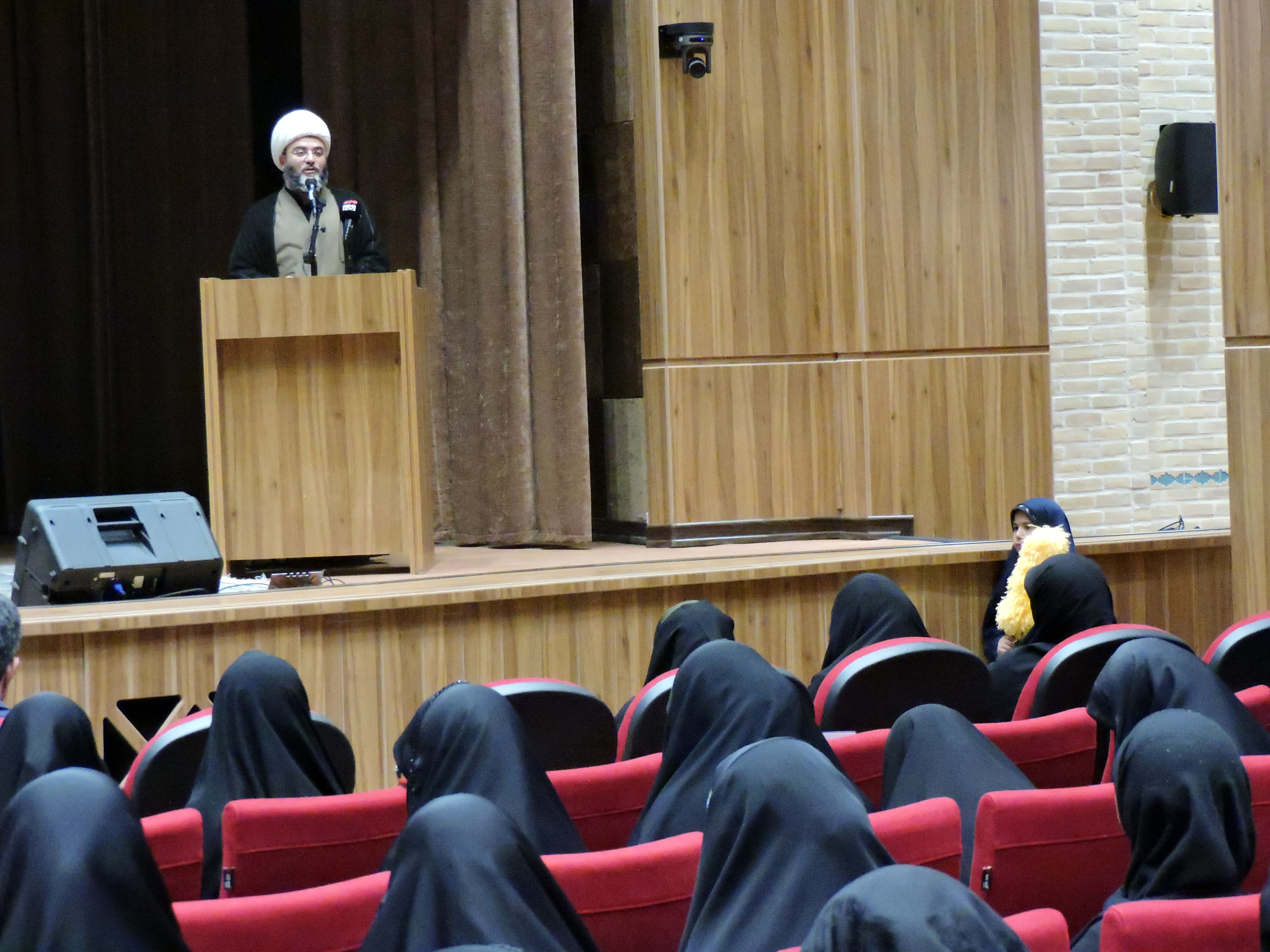 دیدار حجت‌الاسلام قمی با جمعی از دانش‌آموزان و نوجوانان استان یزد