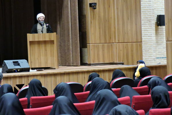 دیدار حجت‌الاسلام قمی با جمعی از دانش‌آموزان و نوجوانان استان یزد