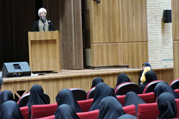 دیدار حجت‌الاسلام قمی با جمعی از دانش‌آموزان و نوجوانان استان یزد