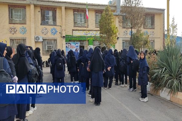 آغاز سال تحصیلی جدید و گرامیداشت هفته دفاع مقدس در دبیرستان شهید مجید دهنوی نیشابور