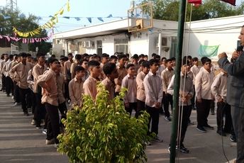 بازگشت شور مهر به مدرسه جوادالائمه بندرعباس با صف صبحگاهی