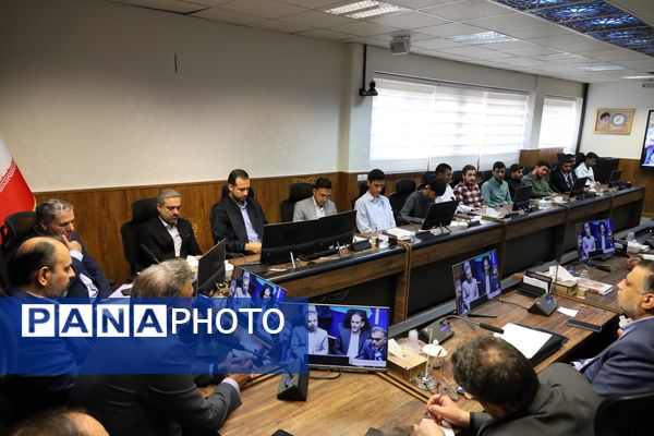 دیدار معاون پرورشی و فرهنگی وزارت آموزش‌وپرورش با نمایندگان پسر تشکل‌های دانش‌آموزی شیراز