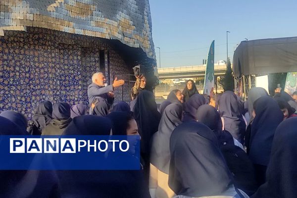 اردوی آمادگی و دفاعی دانش‌آموزان پایه نهم مدرسه فرشتگان در موزه دفاع مقدس