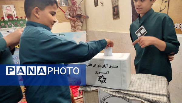 انتخابات شورای دانش‌آموزی در دبیرستان پسرانه امام حسین(ع) کاشمر