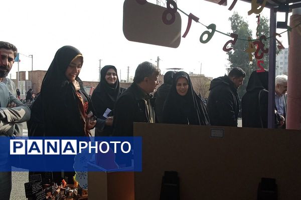 مدرسه فرزانگان ملارد میزبان نمایشگاه دستاوردهای علمی دانش‌آموزان