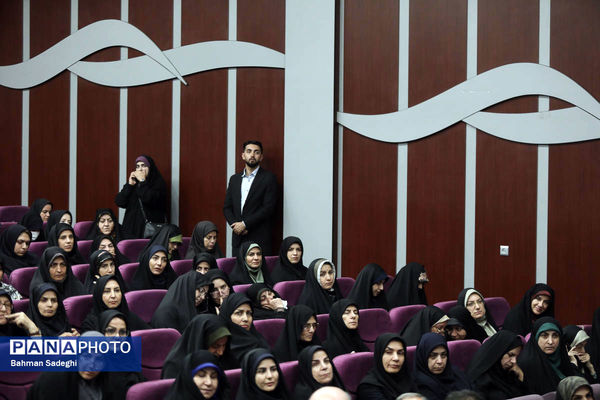 مراسم گرامیداشت روز معلم و تجلیل از اساتید نمونه دانشگاه فرهنگیان