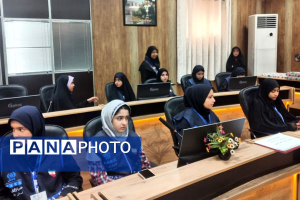 نشست صمیمی مدیر و معاون پرورشی ناحیه 4 شیراز با مربیان، پیشتازان و خبرنگاران پانا