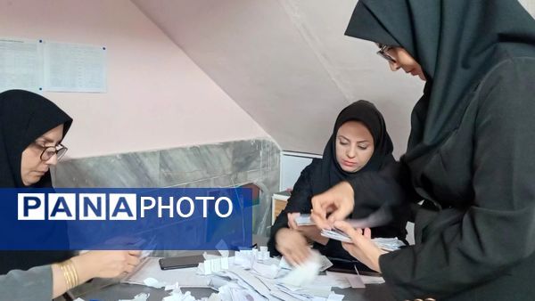 تمرین مردم سالاری در دبستان لطیفه، دانش‌آموزان پای صندوق‌های رأی رفتند