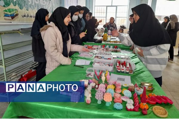 نمایشگاه و بازارچه هنرهای دستی در دبیرستان شاهد فیض شیراز 