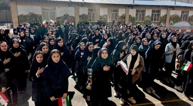 برگزاری پرشور انتخابات شورای دانش‌آموزی در دبیرستان زینب کبری(س) ناحیه پنج تبریز