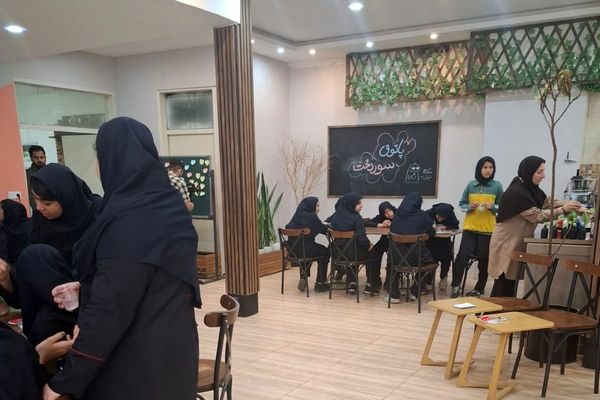 کافه‌ای برای فکر کردن و کتابخانه ای برای زندگی