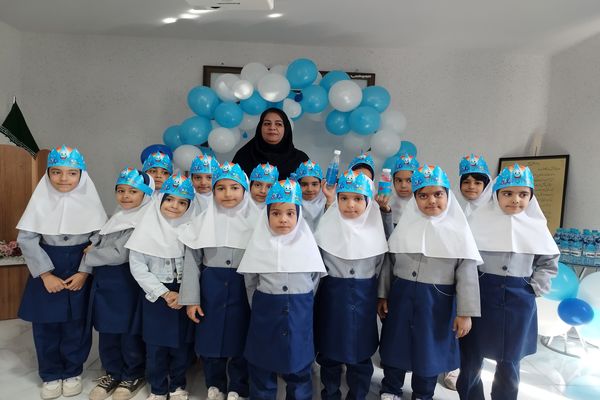 طراوت واژه «آب» در دفتر مشق کلاس اولی‌ها