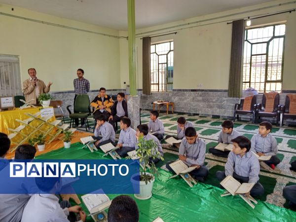 محفل انس با قرآن کریم در مدرسه برادران ابراهیمی‌نیا