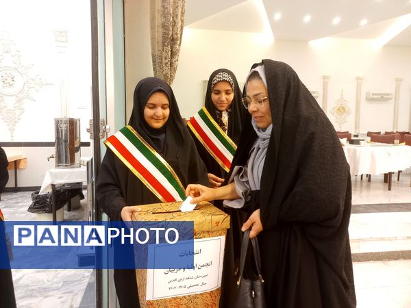  مجمع انجمن اولیا و مربیان در  دبیرستان شاهد ارض اقدس 