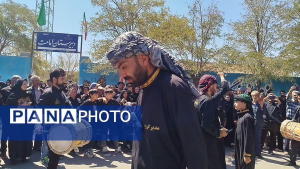 مراسم تعزیه‌خوانی و زنجیر زنی اربعین حسینی در روستای احمد‌آباد نیشابور 