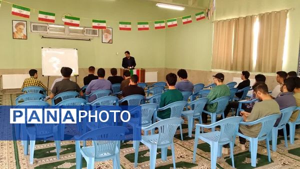 جلسه‌ مشاوره‌ای و توجیهی کنکور در دبیرستان معلم ساوجبلاغ
