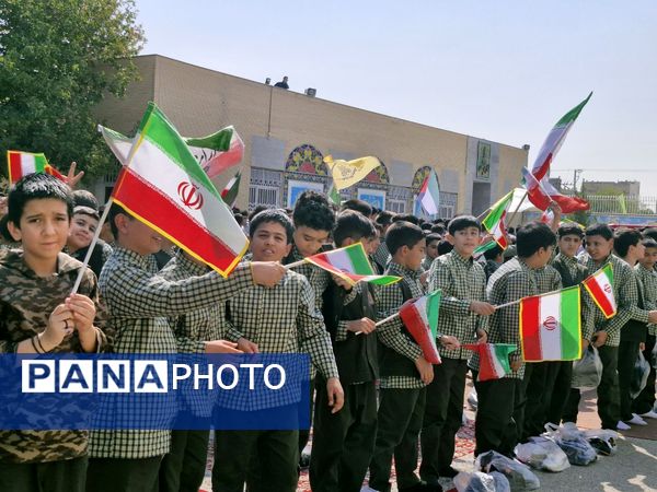 اجتماع دانش‌آموزان ابتدایی پسرانه امام رضا(ع) واحد ۸ در حمایت از عملیات وعده صادق ۲ 