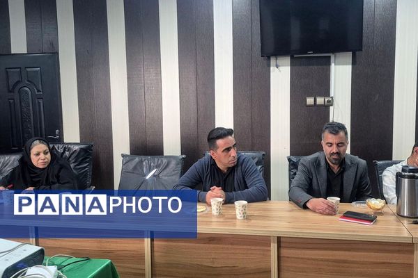 جلسه توانمندسازی نیروی های جدید الاستخدام حوزه پرورشی اداره آموزش و پرورش کهریزک 