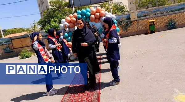 برگزاری جشن روز معلم در دبستان شهدای فرهنگی