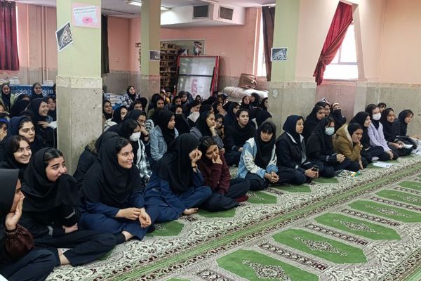 محاکمه سقراط در دبیرستان حضرت رقیه(س) ورامین