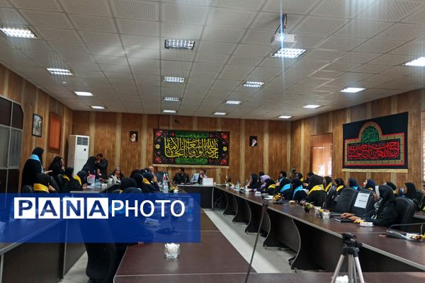 نشست صمیمی قائم‌مقام سازمان دانش‌آموزی کشور با رؤسای شورای دانش‌آموزی شیراز