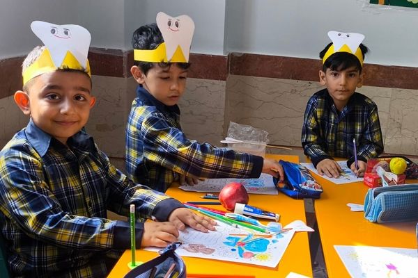 تجلی لبخندهای کودکانه در مدارس پیشوا  