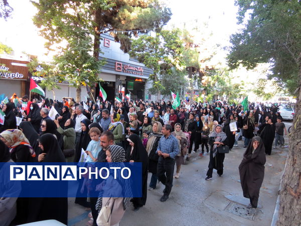 بازدید مدیرکل آموزش پرورش استان خراسان شمالی از غرفه‌های غدیرخم در بجنورد