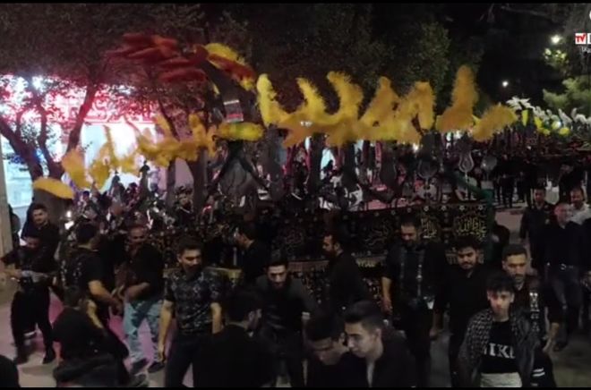 حرکت حماسی کاروان علمداران حسینی به سمت امامزاده شاهرضا (ع)