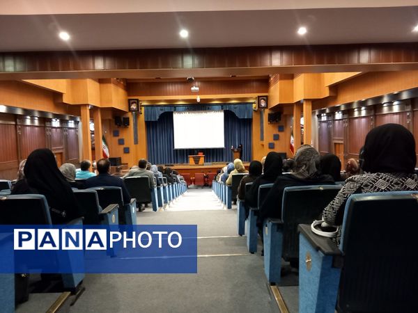 اولین مجمع عمومی انجمن اولیا ومربیان دبیرستان آرمینه مصلی نژاد ناحیه ۶