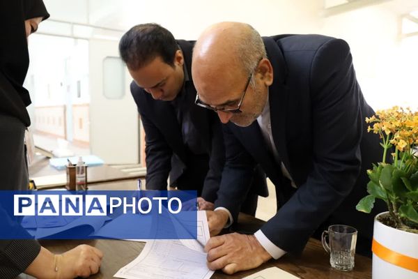 بازدید مدیرکل آموزش و پرورش از برگزاری امتحانات نهایی در یزد