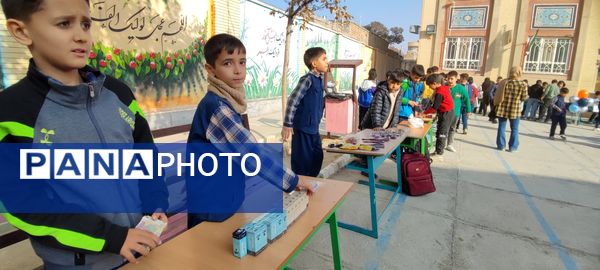 برگزاری بازارچه دانش‌آموزی در مدرسه شهدای فرهنگی شهرستان شیروان