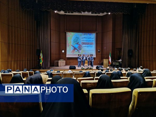 آیین تجلیل از منتخبان چهل و دومین دوره مسابقات قرآن و عترت و نماز در ناحیه ۳ مشهد مقدس