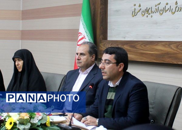 رونمایی و گردهمایی توجیهی و تبیینی بسته محصولات مدرسه‌ای ایرانمون در آذربایجان شرقی