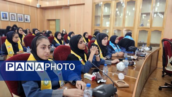 دیدار صمیمی دانش‌آموزان با استاندار کهگیلویه و بویراحمد 