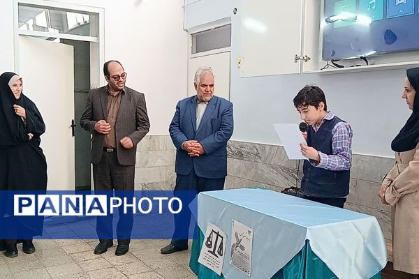 نمایشگاه درون‌مدرسه‌ای دست‌سازه‌های دانش‌آموزی مدارس با نیازهای ویژه