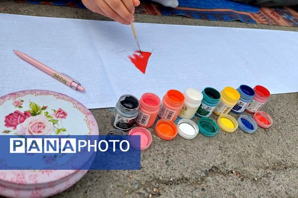 نمایشگاه دست سازه‌های دانش‌آموزان مدرسه شهید شرافت بهارستان‌دو