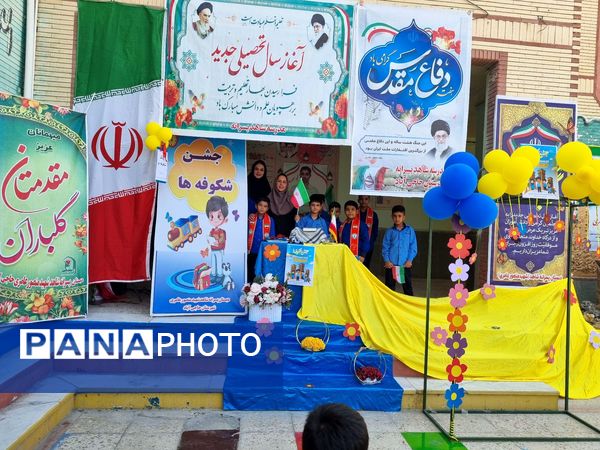 نواختن زنگ مهر، جشن شکوفه‌ها در حاجی‌آباد