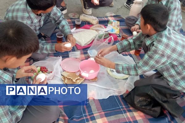 صبحی پرانرژی با صبحانه سالم در دبستان شیخ جنید (ره) پیشوا